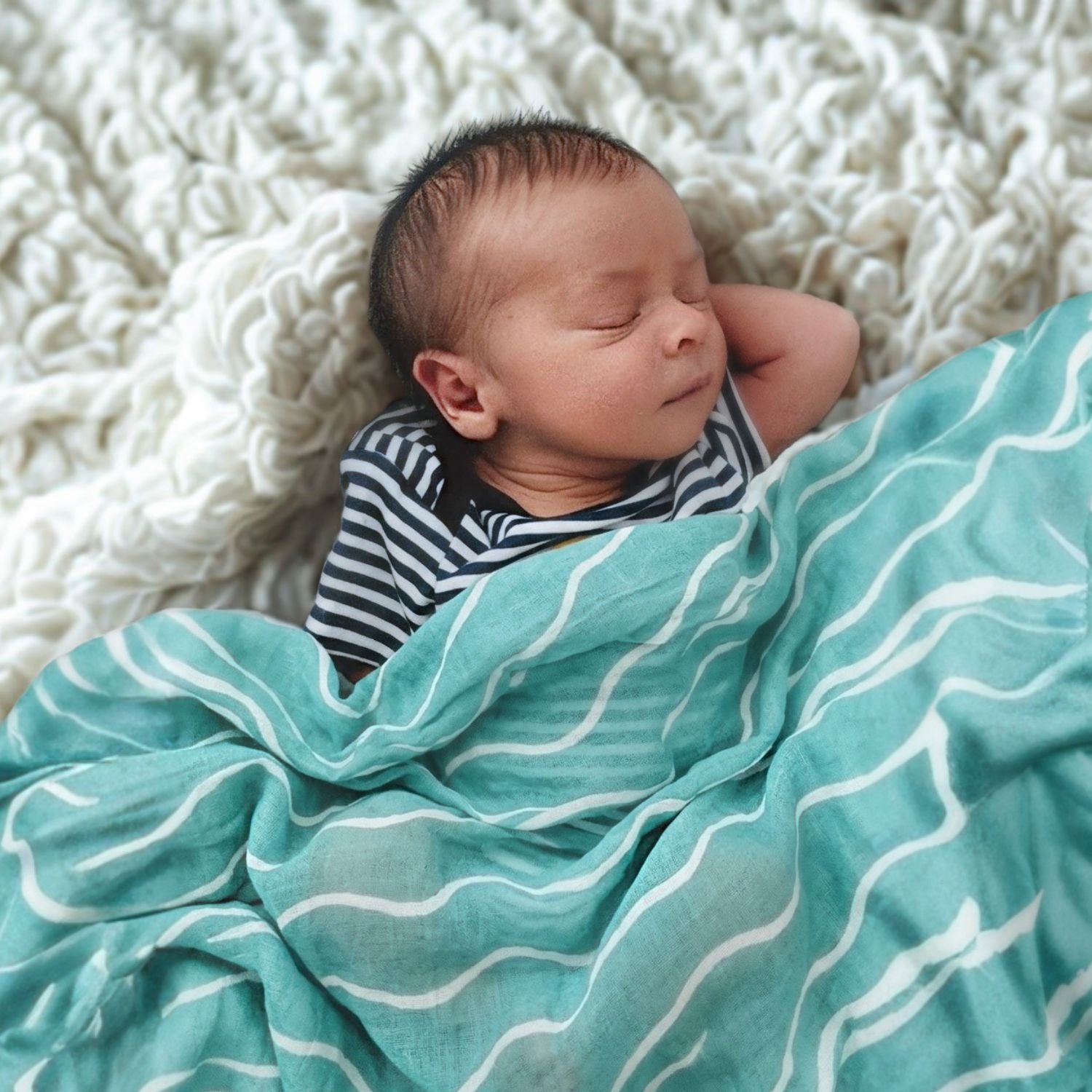 Newborn baby sleeping under The Large Square cotton blanket Brisa do Mar Design 